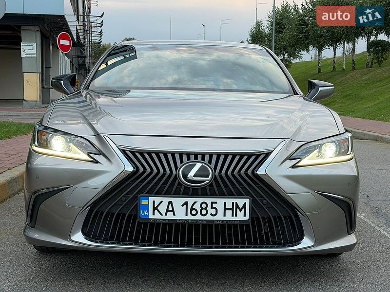 Седан Lexus ES 2018 в Києві
