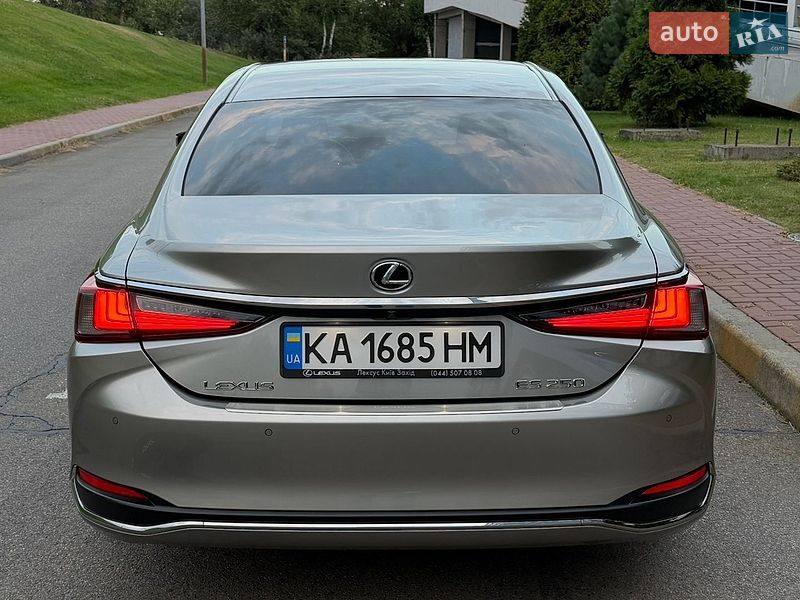 Седан Lexus ES 2018 в Києві