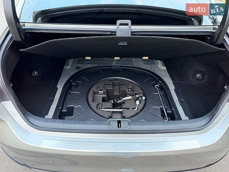 Седан Lexus ES 2018 в Києві