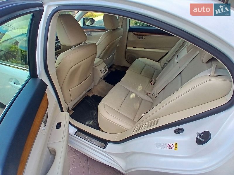 Седан Lexus ES 2014 в Одесі