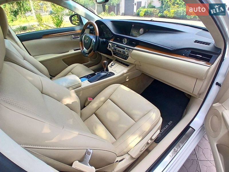 Седан Lexus ES 2014 в Одесі