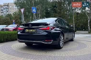 Седан Lexus ES 2020 в Львові