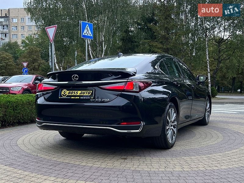 Седан Lexus ES 2020 в Львові
