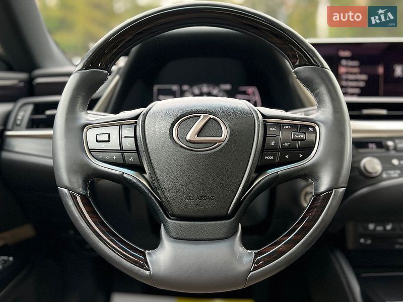 Седан Lexus ES 2020 в Львові
