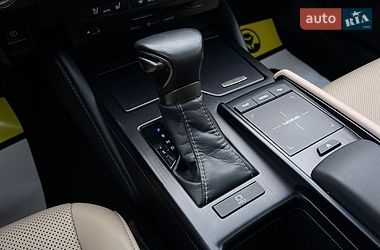 Седан Lexus ES 2020 в Львові