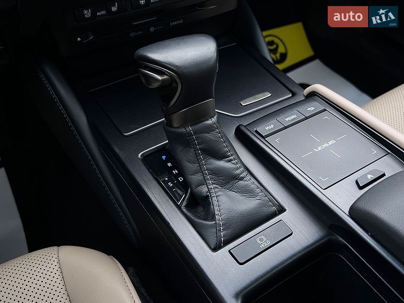 Седан Lexus ES 2020 в Львові