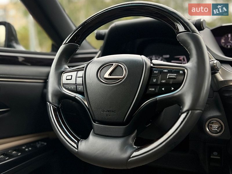 Седан Lexus ES 2020 в Львові