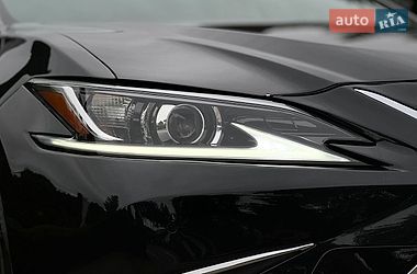 Седан Lexus ES 2020 в Львові