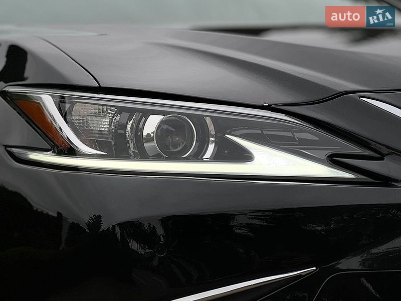 Седан Lexus ES 2020 в Львові