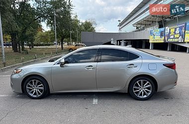 Седан Lexus ES 2016 в Киеве