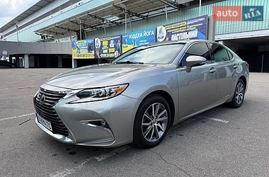 Седан Lexus ES 2016 в Киеве