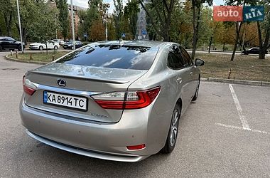 Седан Lexus ES 2016 в Киеве