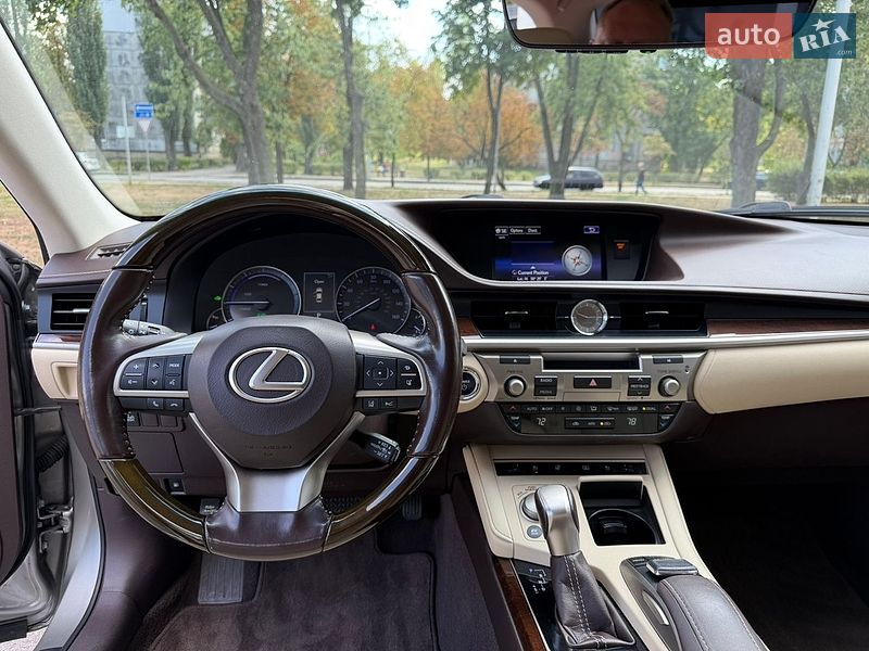 Седан Lexus ES 2016 в Киеве