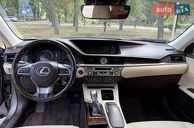 Седан Lexus ES 2016 в Киеве
