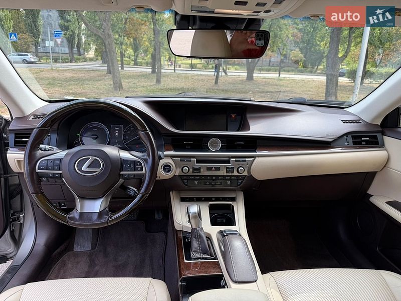 Седан Lexus ES 2016 в Киеве