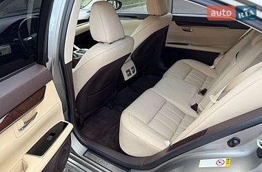 Седан Lexus ES 2016 в Киеве