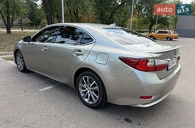 Седан Lexus ES 2016 в Киеве