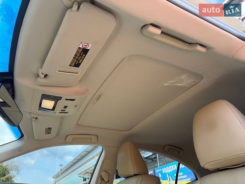 Седан Lexus ES 2016 в Киеве