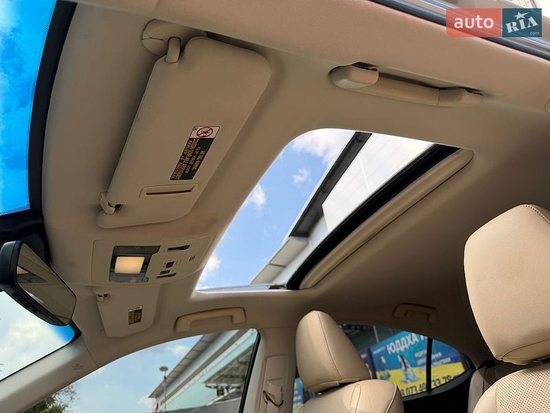 Седан Lexus ES 2016 в Киеве
