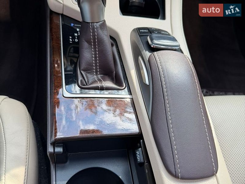 Седан Lexus ES 2016 в Киеве