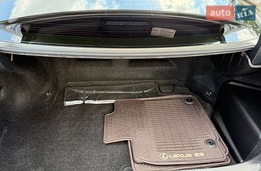 Седан Lexus ES 2016 в Киеве