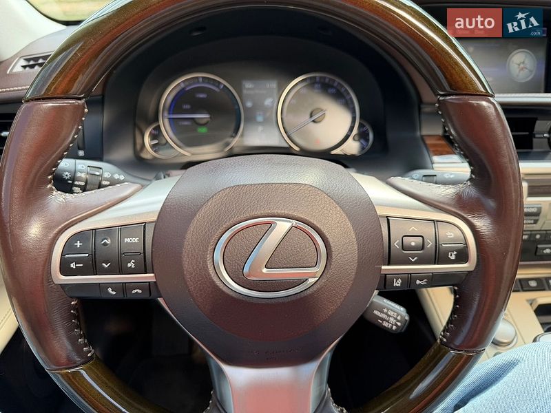 Седан Lexus ES 2016 в Киеве