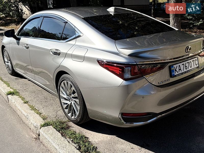 Седан Lexus ES 2025 в Києві