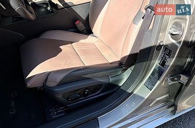 Седан Lexus ES 2025 в Києві