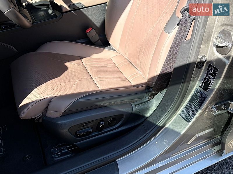 Седан Lexus ES 2025 в Києві