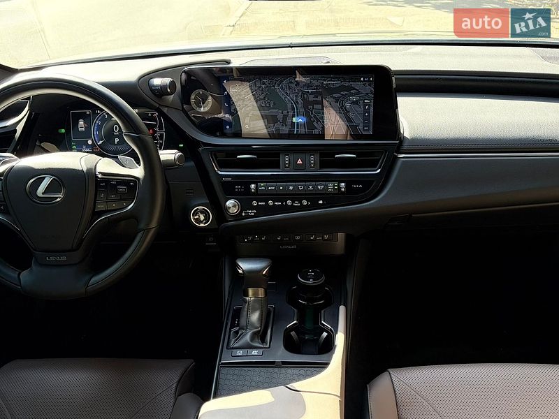 Седан Lexus ES 2025 в Києві