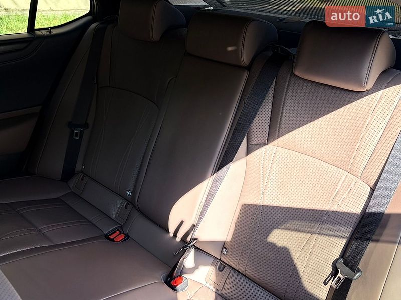 Седан Lexus ES 2025 в Києві