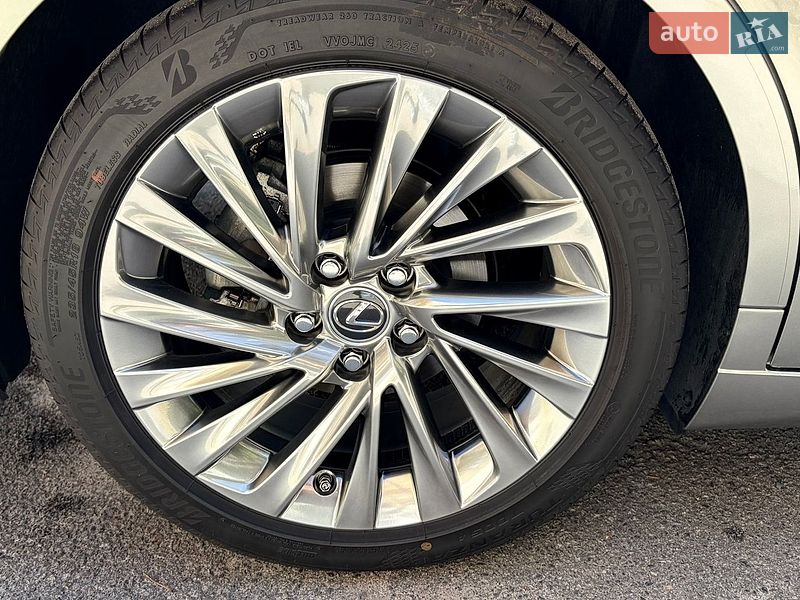 Седан Lexus ES 2025 в Києві