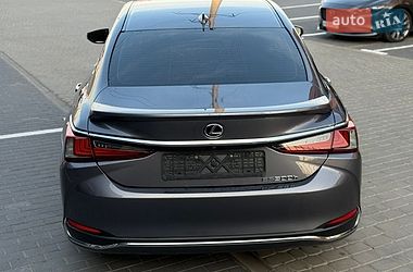 Седан Lexus ES 2020 в Виннице