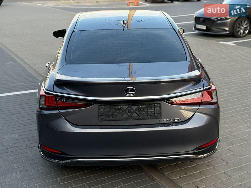 Седан Lexus ES 2020 в Виннице
