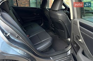 Седан Lexus ES 2020 в Виннице