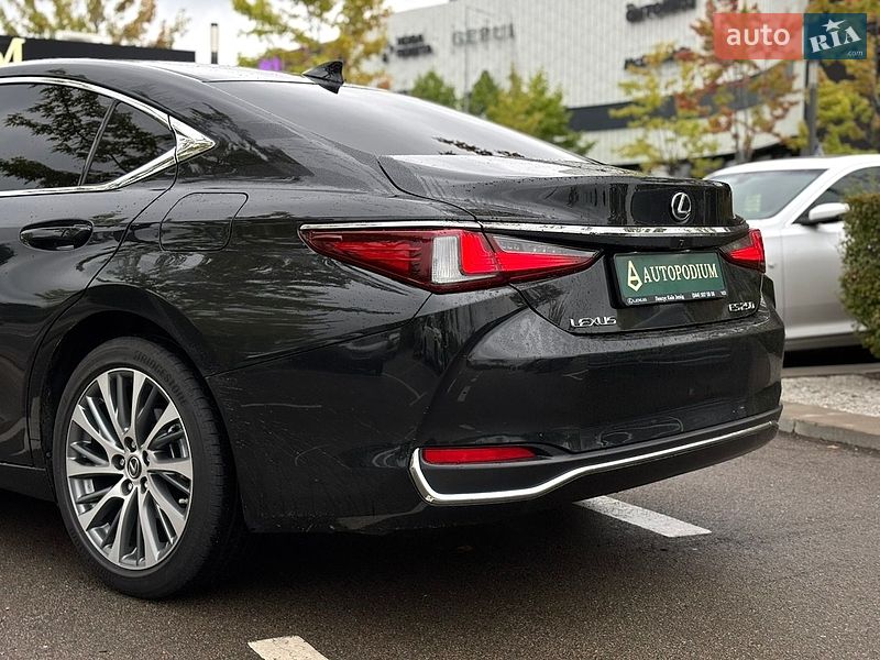 Седан Lexus ES 2021 в Киеве