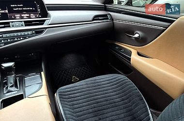 Седан Lexus ES 2021 в Киеве