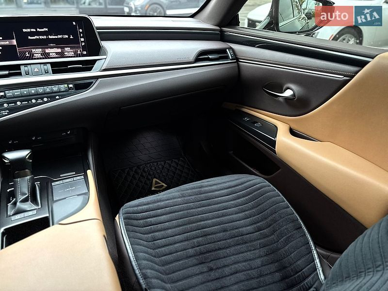Седан Lexus ES 2021 в Киеве