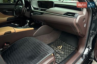 Седан Lexus ES 2021 в Киеве