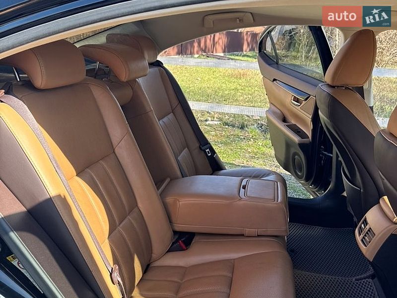Седан Lexus ES 2017 в Киеве