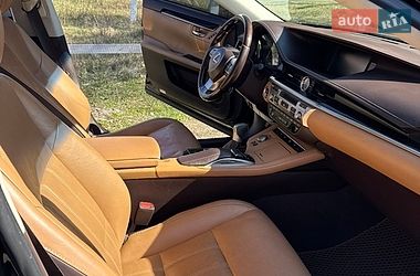 Седан Lexus ES 2017 в Киеве