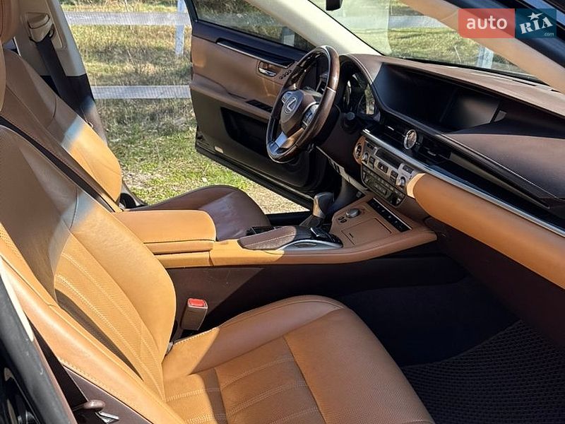 Седан Lexus ES 2017 в Киеве
