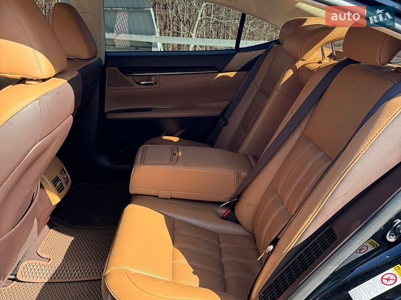 Седан Lexus ES 2017 в Киеве