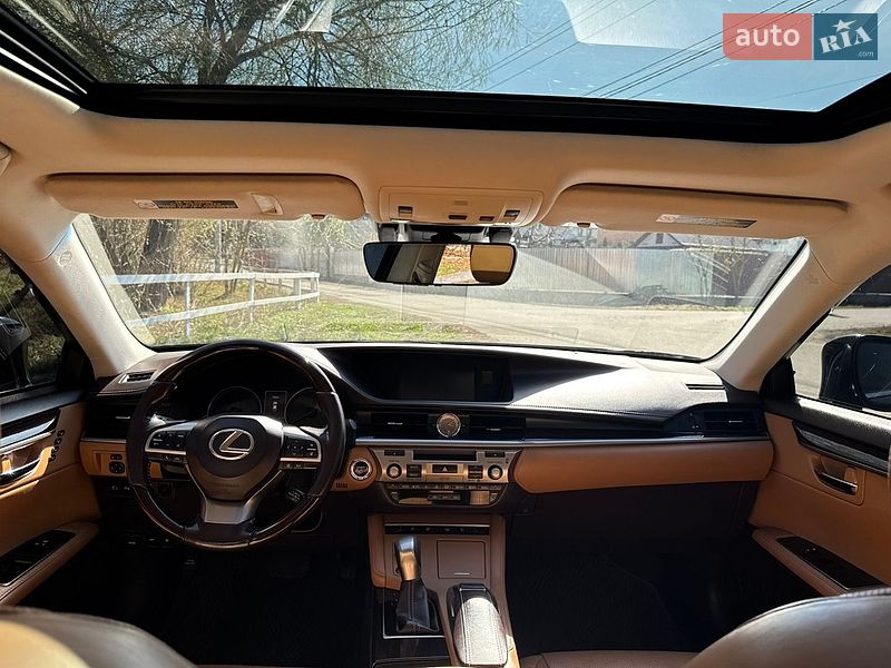 Седан Lexus ES 2017 в Киеве