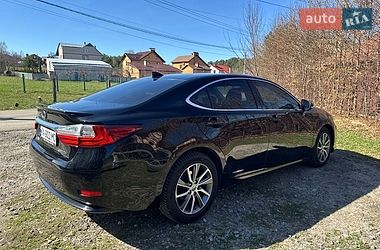 Седан Lexus ES 2017 в Киеве