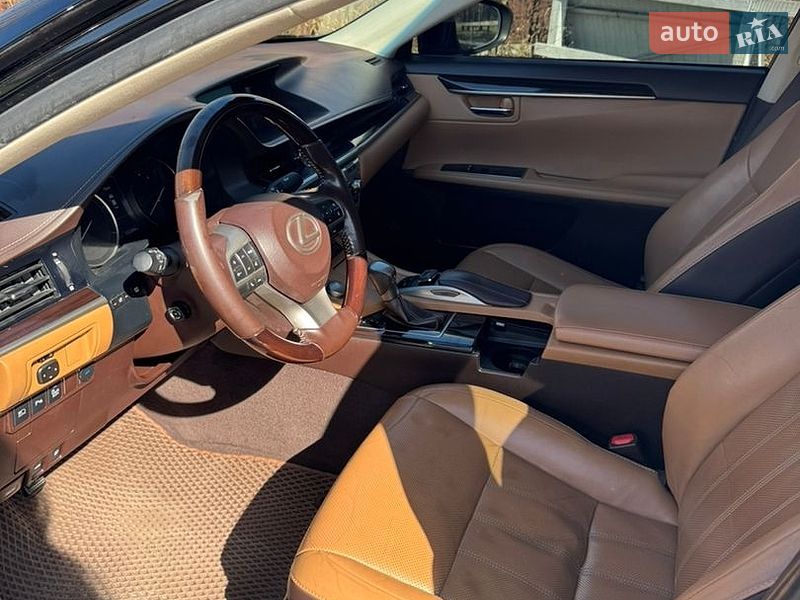 Седан Lexus ES 2017 в Киеве