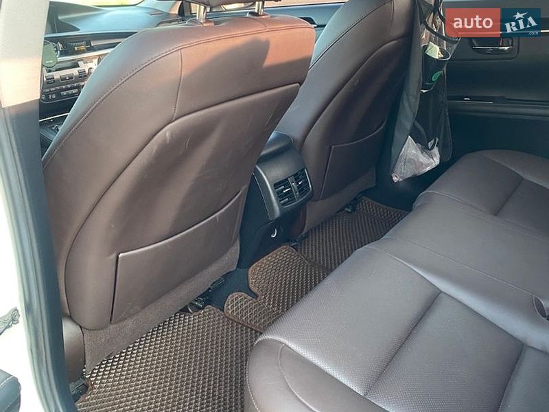 Седан Lexus ES 2018 в Житомире