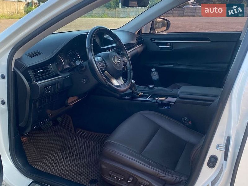 Седан Lexus ES 2018 в Житомире