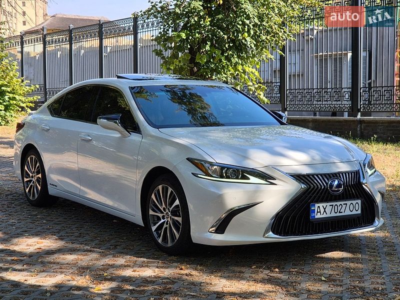 Lexus ES 2021