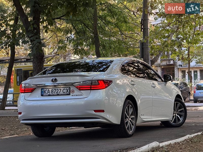 Седан Lexus ES 2016 в Одесі